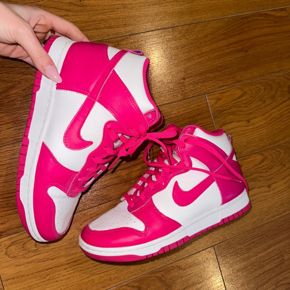 Nike Women's Sneakers in Pink and White